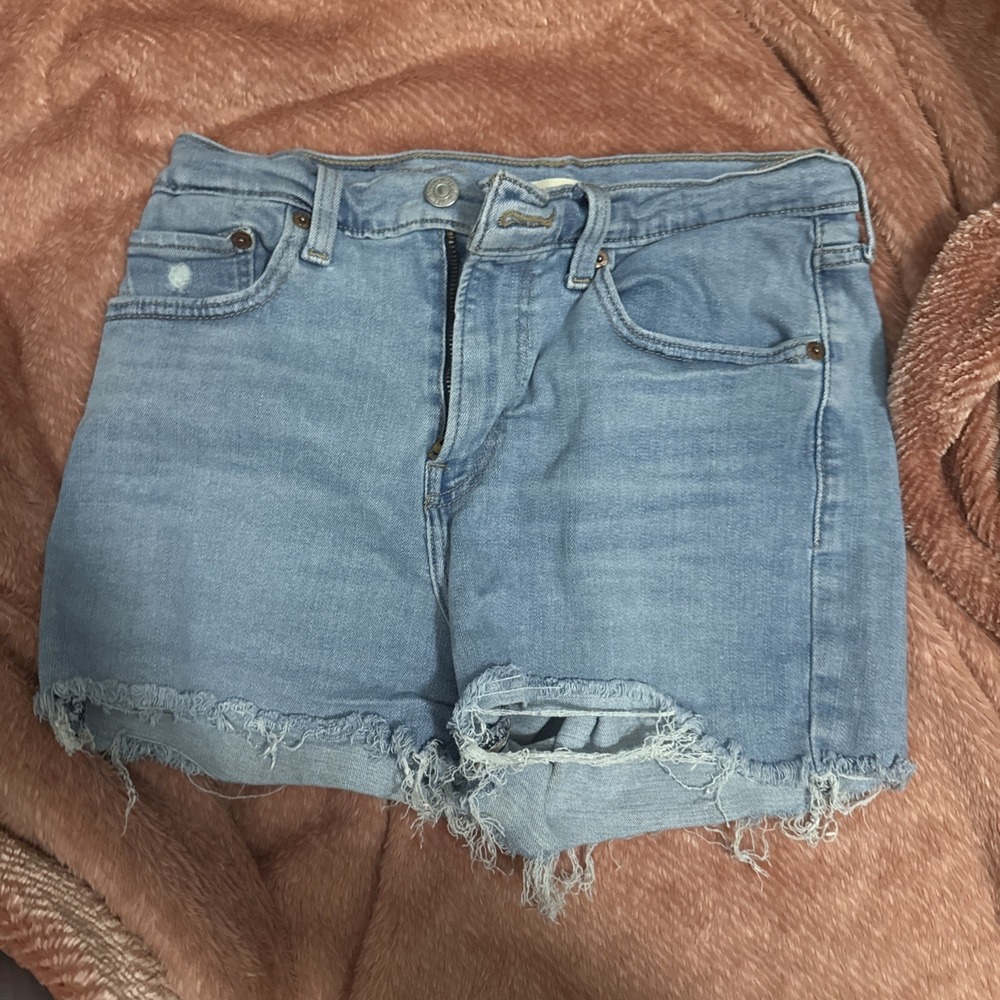 Women's High Rise Levi's Light denim Shorts Size 28 Zipper